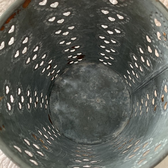 Galvanized heart lantern with rope handle - Picture 3 of 6